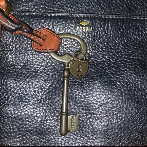 Like New Fossil Shoulder Bag - Picture 3 of 7